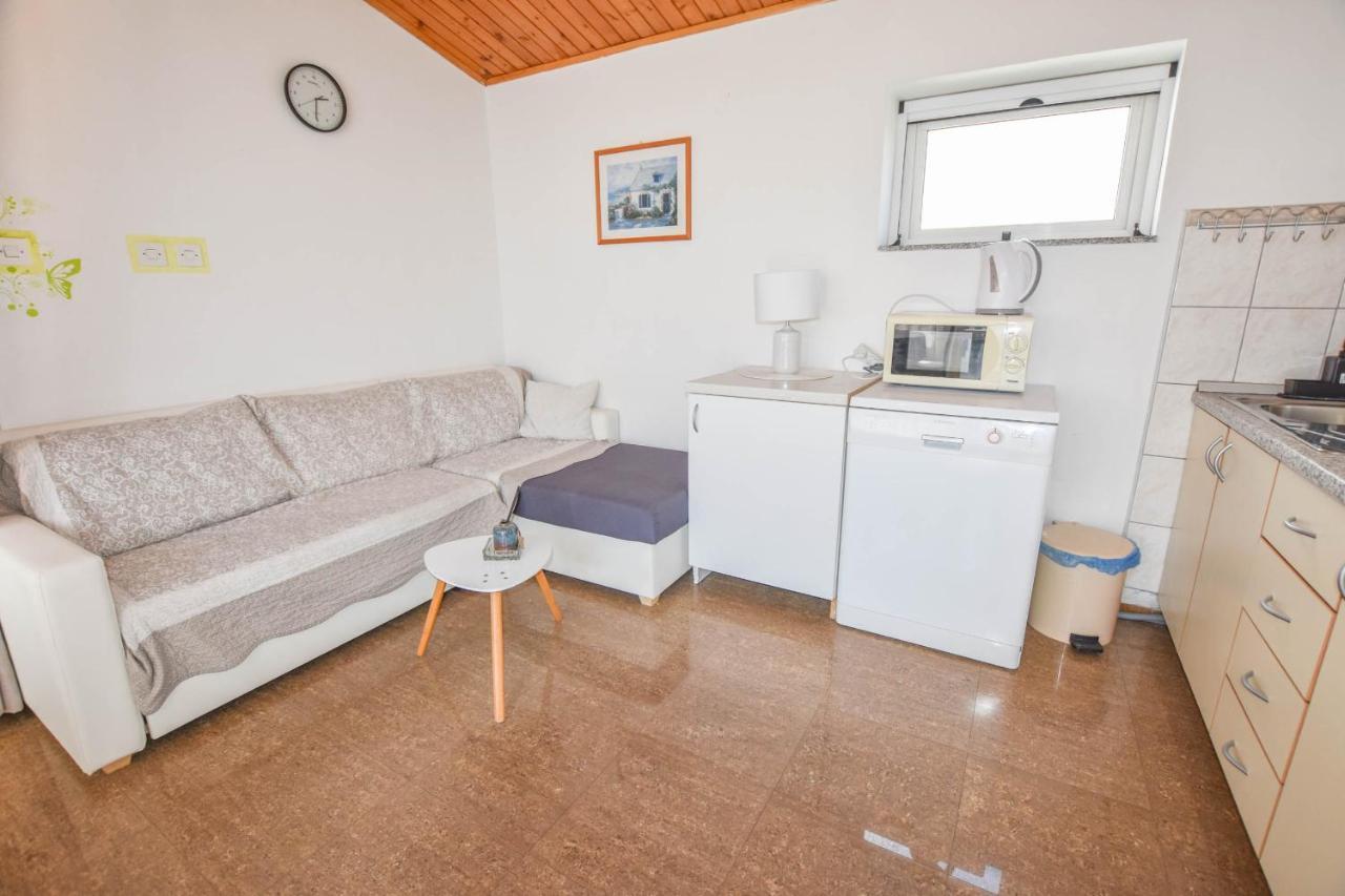 Ante Apartment *
