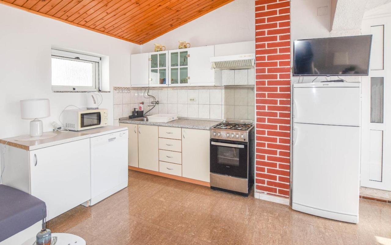Ante Apartment *