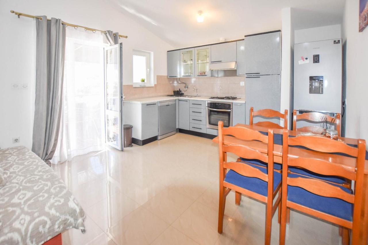 Apartment Ante *